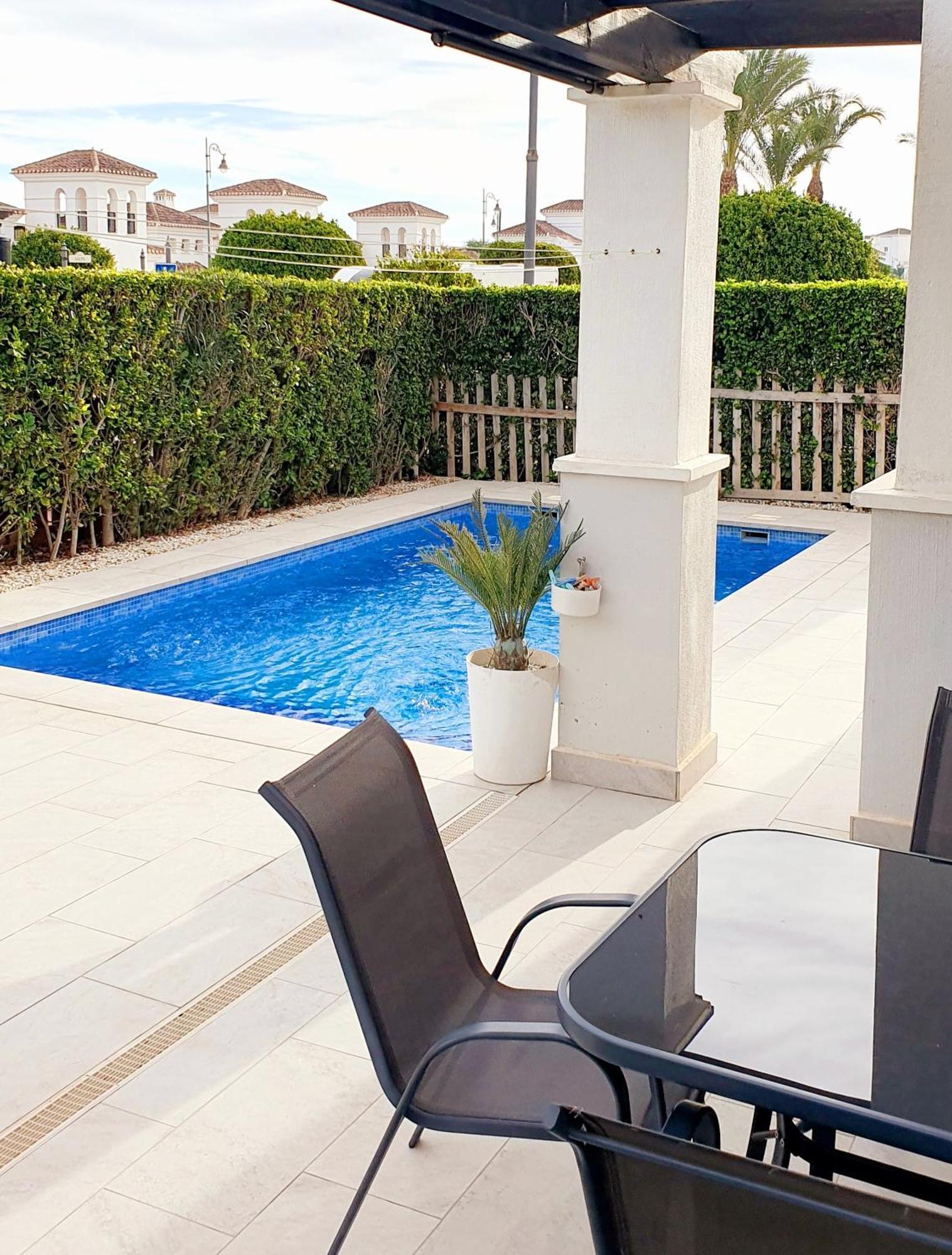 Villa Mit Privatem Pool, Zentrumsnah 롤단 외부 사진
